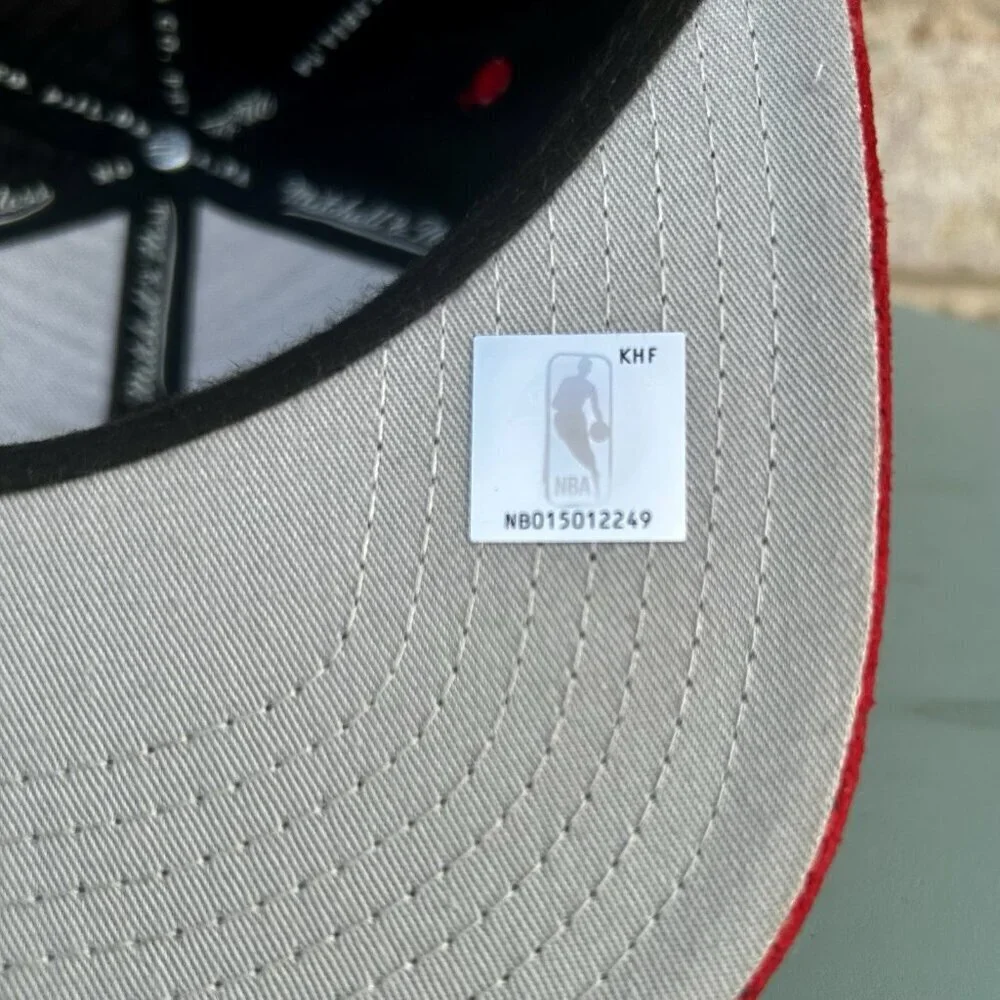 Chicago Bulls Basketball Mitchell & Ness Flat Brim Hat